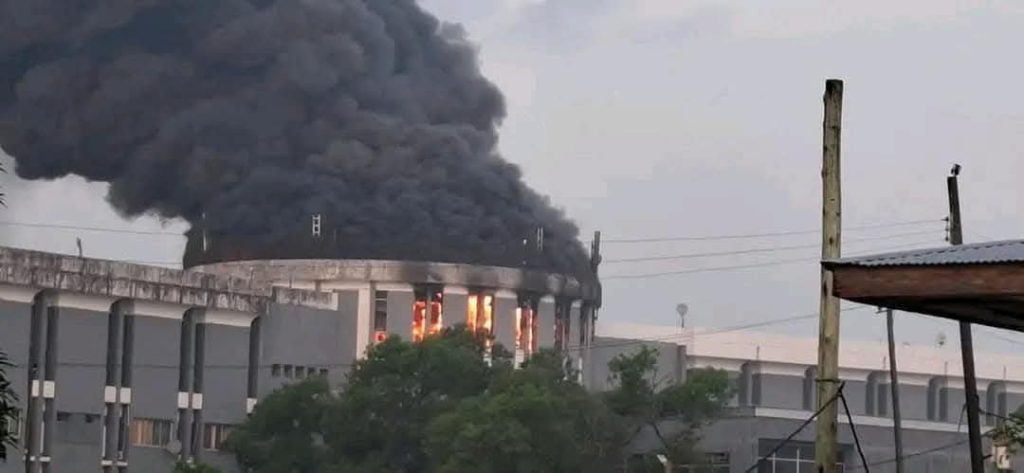 Capitol-Building-in-flame